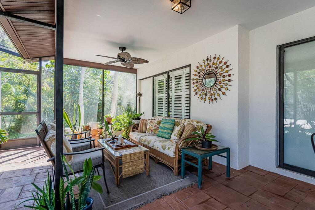 Spiritual Oasis! The Perfect Location For Those Who Have A Flair For The Healing Arts And An Eclectic, Creative Style And Sensibility.  Apartamento Sarasota Exterior foto