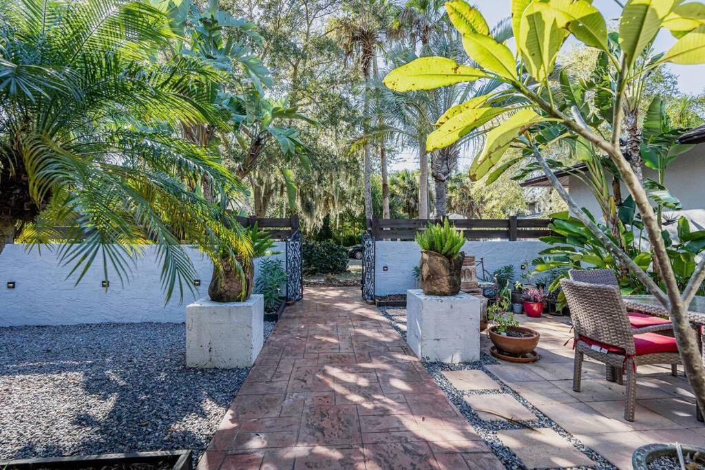 Spiritual Oasis! The Perfect Location For Those Who Have A Flair For The Healing Arts And An Eclectic, Creative Style And Sensibility.  Apartamento Sarasota Exterior foto