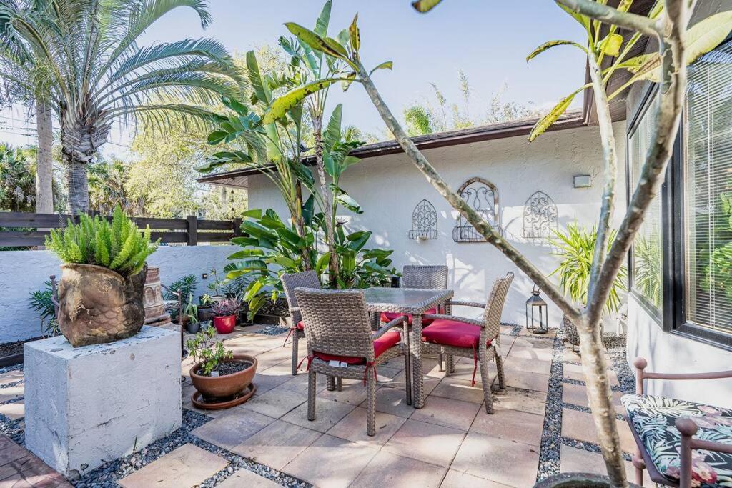 Spiritual Oasis! The Perfect Location For Those Who Have A Flair For The Healing Arts And An Eclectic, Creative Style And Sensibility.  Apartamento Sarasota Exterior foto