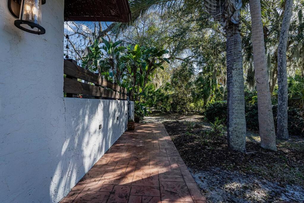 Spiritual Oasis! The Perfect Location For Those Who Have A Flair For The Healing Arts And An Eclectic, Creative Style And Sensibility.  Apartamento Sarasota Exterior foto